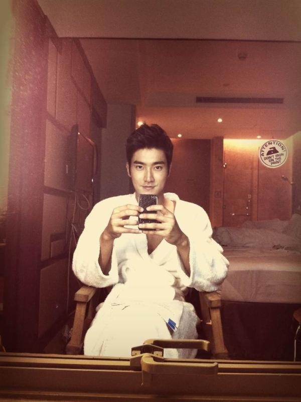 Super Junior39;s Siwon takes a selca photo in his bathrobe  allkpop.com