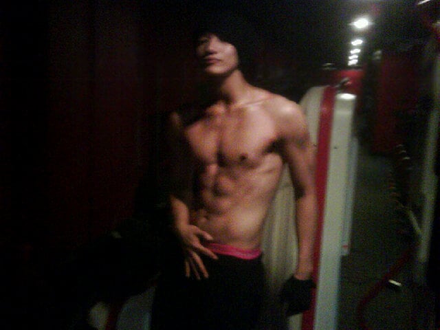 2PM's Junsu shows off his body and shares his thoughts on Thailand | allkpop