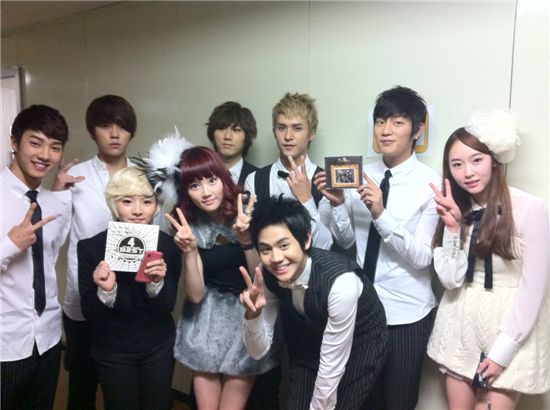 BeBe Mignon poses with B2ST, reflects on their debut performance | allkpop