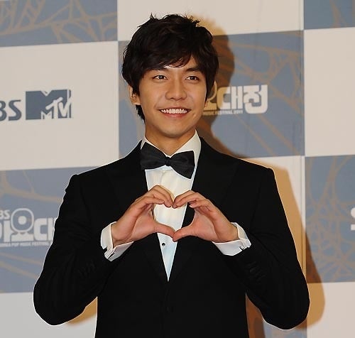 lee seung gi official website lee seung gi says goodbye to 1 night 2 days on his lee seung gi official website lee seung gi says goodbye to 1 night 2 days on his