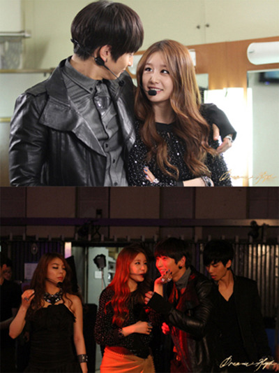 Jiyeon draws attention for her "naughty hands" on \