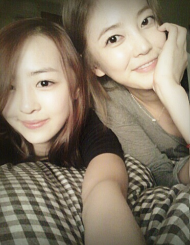 NS Yoon-G and Dasom take a gorgeous 'bare face' photo | allkpop