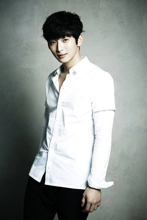 2AM, Jinwoon