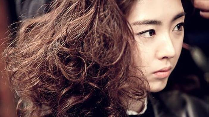 Lee Yeon Hee Looks Pretty Even With A Wild Perm For Miss Korea
