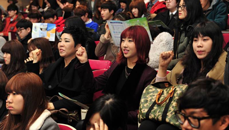 2NE1, Minzy