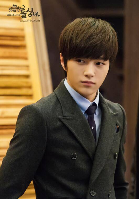 INFINITE's L suits up in still cuts for 'Cunning Single 