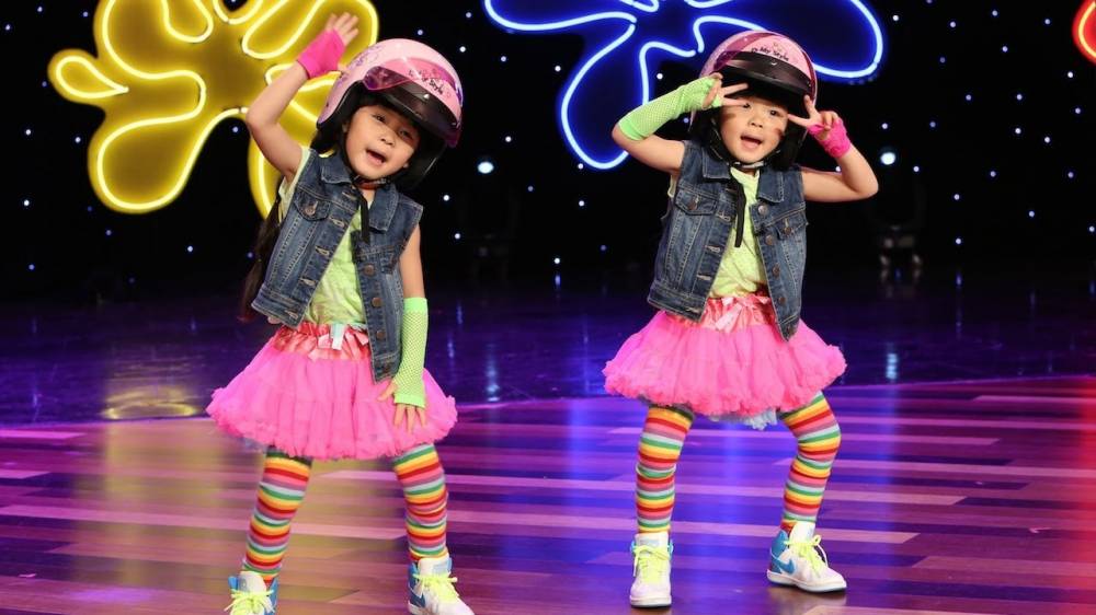 kunstmest Trekken deelnemen Taiwanese twins Zony and Yony perform their viral cover of Crayon Pop's  'Bar Bar Bar' on 'Ellen' | allkpop