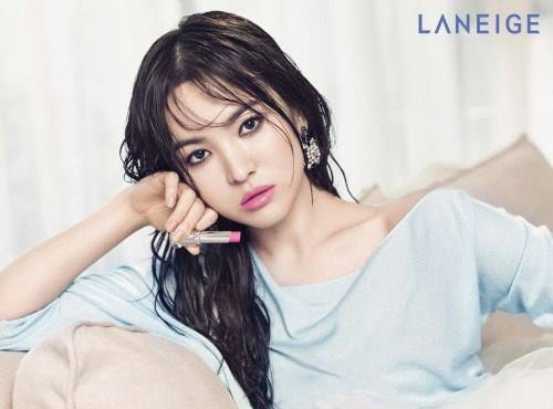 The stunning Song Hye Kyo effortlessly pulls off a variety