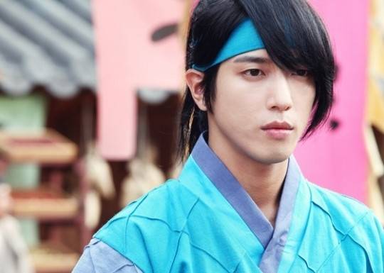CNBLUE, Yonghwa