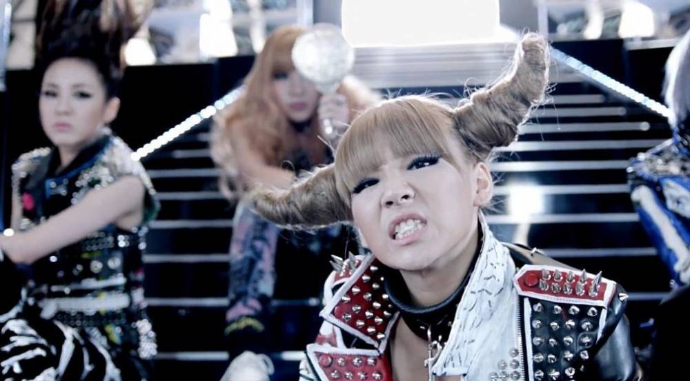 2NE1, Buzz