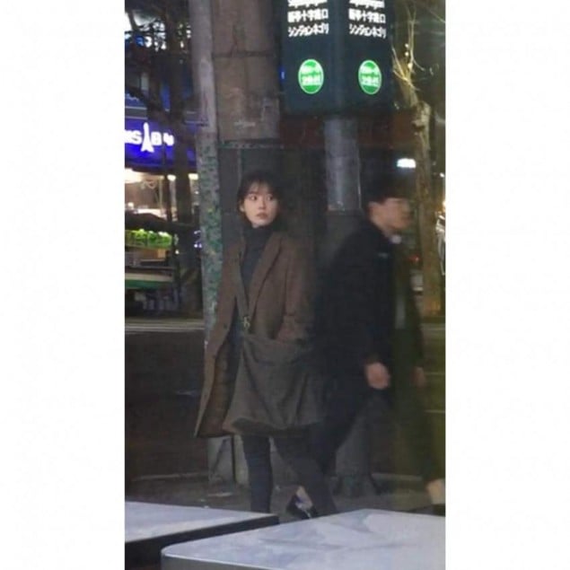 АйЮ и Ли Сон Гюн на съёмках дорамы "Мой аджосси"