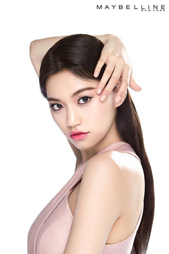 Ким До Ён стала рекламной моделью косметического бренда "Maybelline"