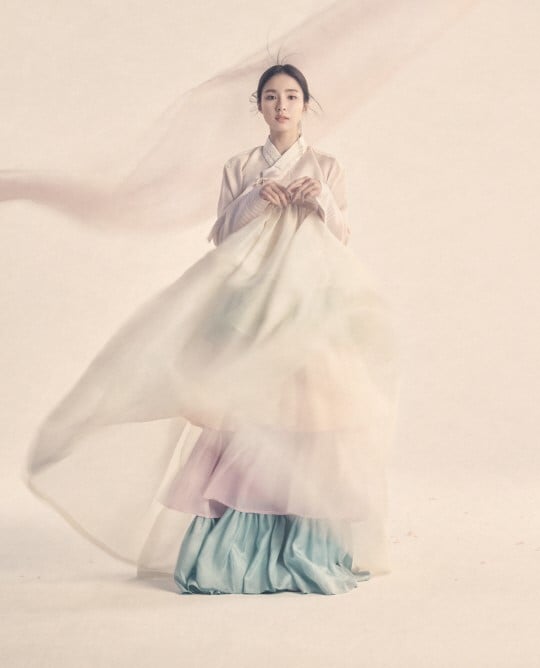 Син Се Гён примерила ханбок в фотосессии для журнала "Our Clothes We Want To Wear, Hanbok"