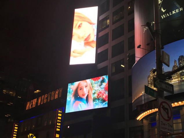 Поклонники Cosmic Girls арендовали щиты на Таймс-сквер, чтобы отметить возвращение группы