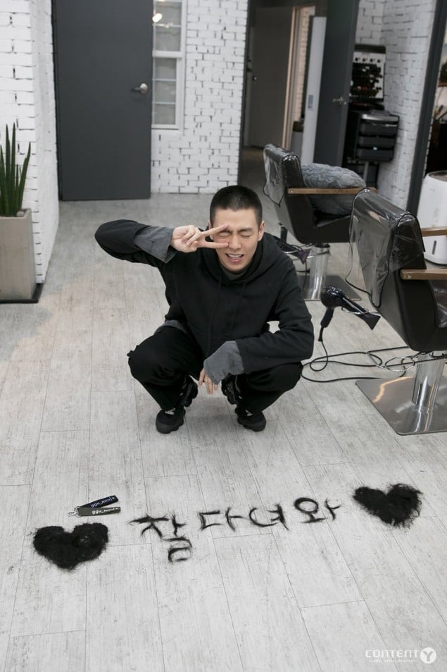 Агентство актёра Ли Хён У поделилось фотографиями его армейской стрижки