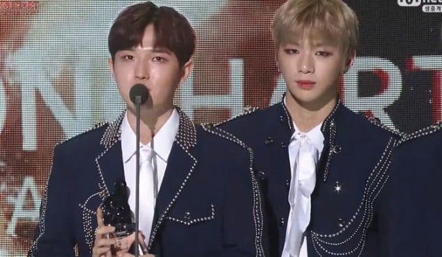 Кан Даниэль из WANNA ONE не смог произнести благодарственные слова на "7th GAON chart Kpop Awards"