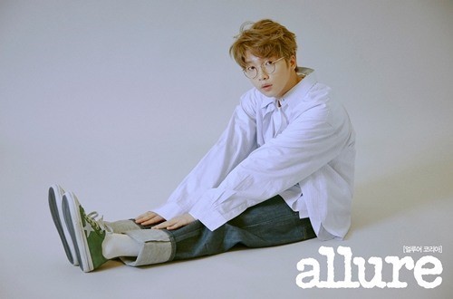 Чон Се Ун позировал для мартовского выпуска "Allure Korea"