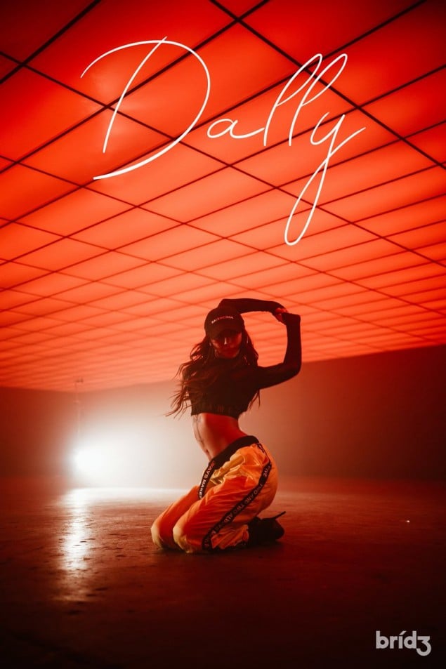 [РЕЛИЗ] Хёрин выпустила клип на песню "Dally"