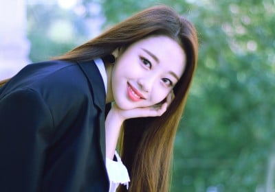 LOONA, Yves, yyxy (Youth Youth by Young)