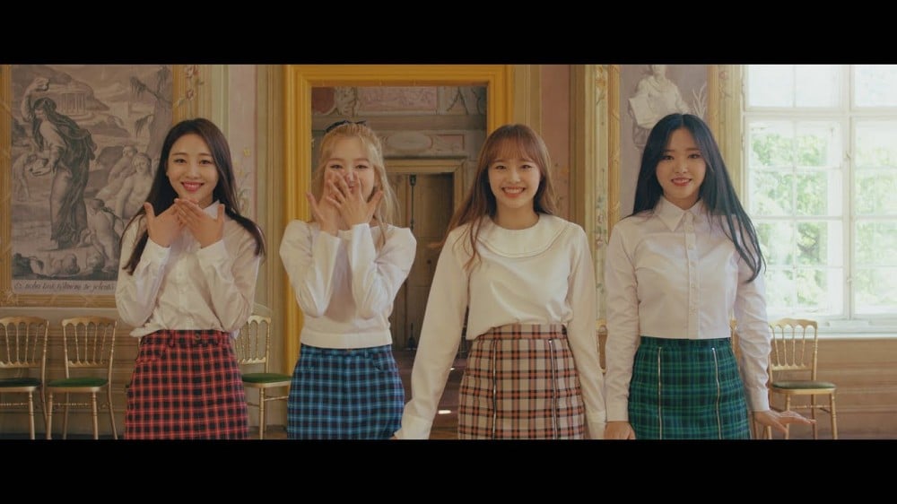 LOONA, yyxy (Youth Youth by Young)