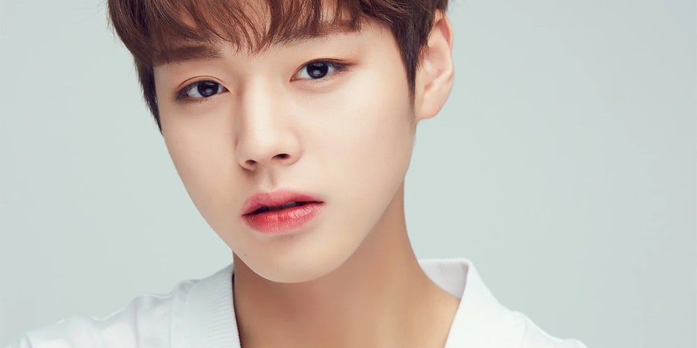 Park Ji Hoon says he's working out so he can show fans his abs.