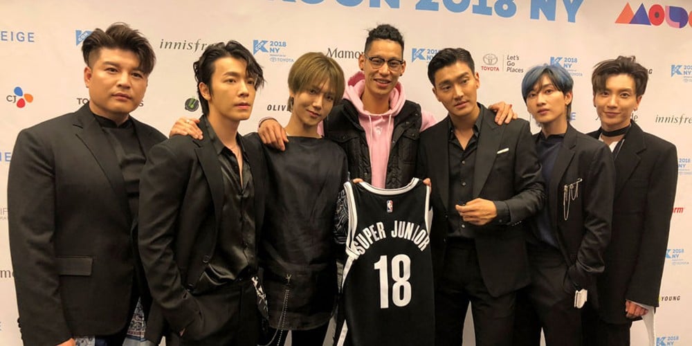 Brooklyn Nets player Jeremy Lin gifts Super Junior with a