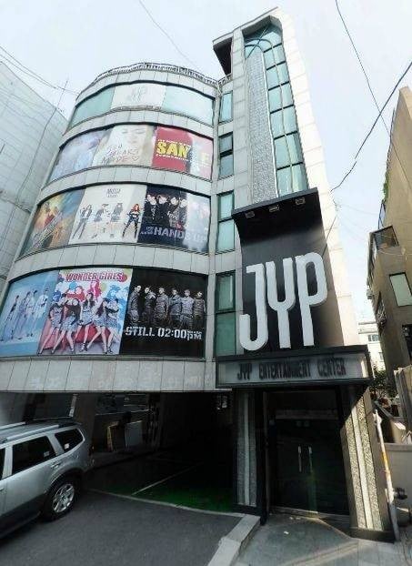 Нетизены делятся фотографиями нового здания JYP Entertainment