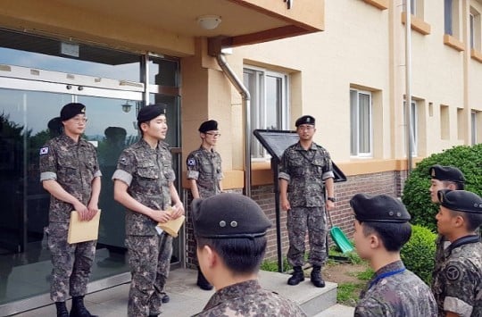 Рёук из Super Junior назвал женские группы, которые он чаще всего слушал в армии