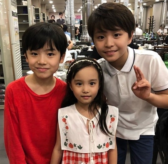 Пак Со Джун и Пак Мин Ён провели время с детьми-актерами из совместной дорамы