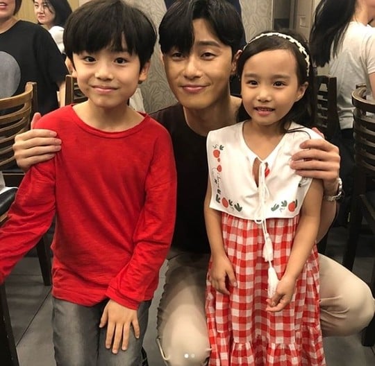 Пак Со Джун и Пак Мин Ён провели время с детьми-актерами из совместной дорамы