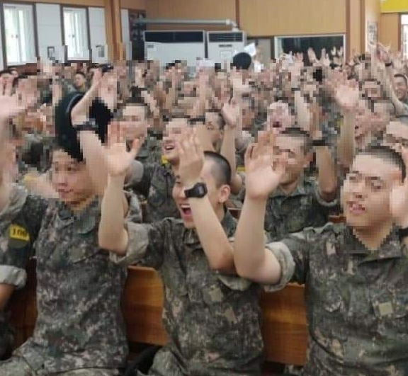 В сети появились первые армейские фото Ынквана из BTOB