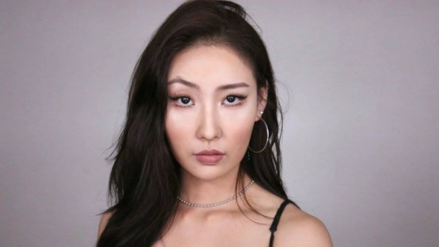 Известная ютуб-блогер снова поразила всех макияжем-трансформацией