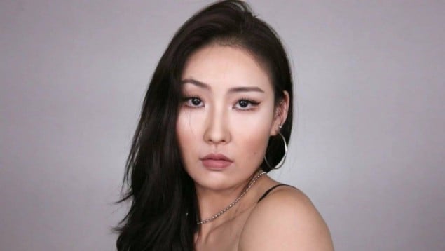 Известная ютуб-блогер снова поразила всех макияжем-трансформацией