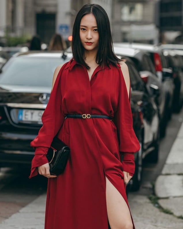 Krystal looks stunning in red at 'Milan Fashion Week' | allkpop