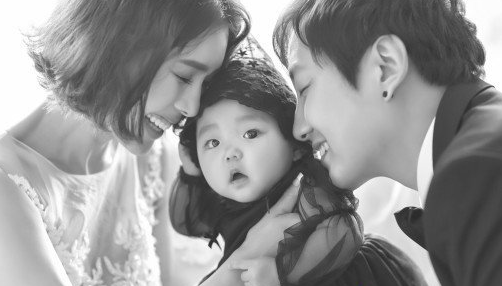 О Джин Сон (izi) стал отцом и женится на своей поклоннице