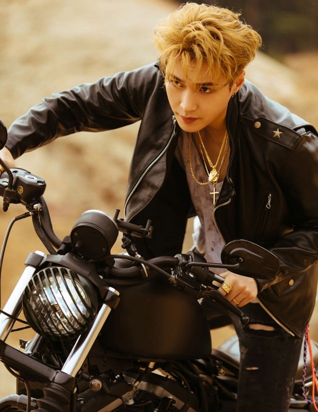 Exo Unveil Sensuous And Chic Teasers Of Lay For Don T Mess Up My Tempo