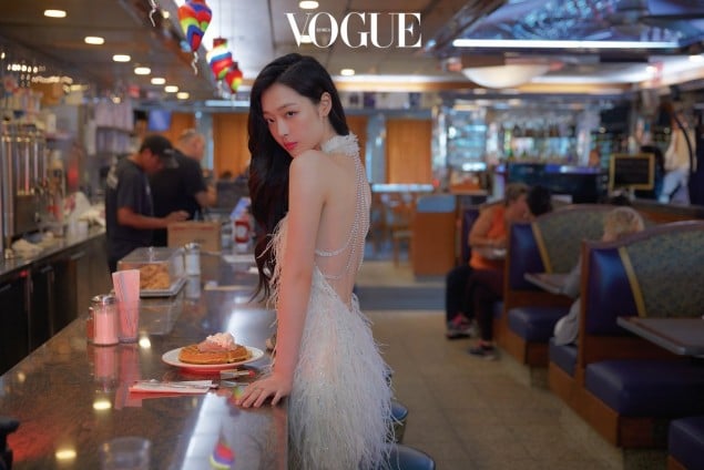 Sulli poses in the city that resembles her the most, New York City, for ...