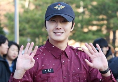 jung-il-woo-says-he-learned-a-lot-during-his-military-service