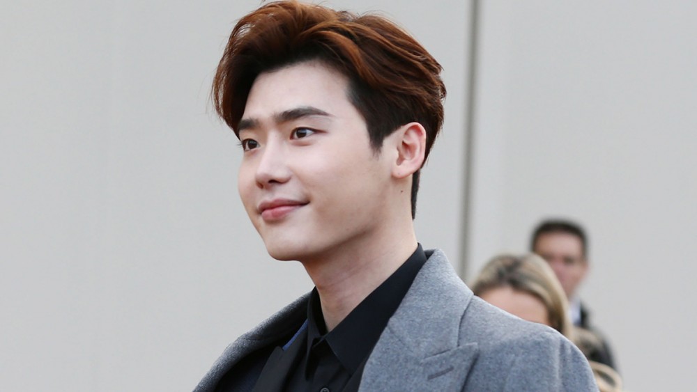 Is Lee Jong Suk the most handsome actor? | allkpop