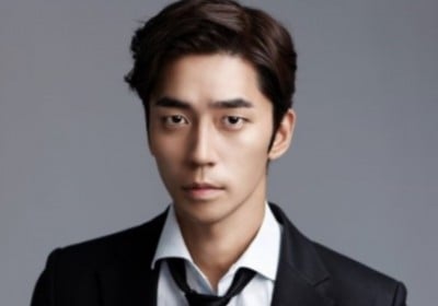 actor-shin-sung-rok-renews-contract-with-agency-hb-entertainment