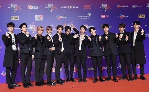 Wanna One, Park Ji Hoon, Kang Daniel, Yoon Ji Sung, Ong Seong Wu, Lee Dae Hwi, Park Woo Jin, Kim Jae Hwan, Lai Kuan Lin, Bae Jin Young, Hwang Min Hyun, Ha Sung Woon