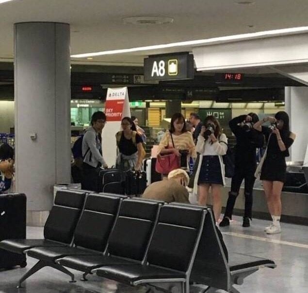 Netizens are shocked by the way fansite masters take photos of idols in ...