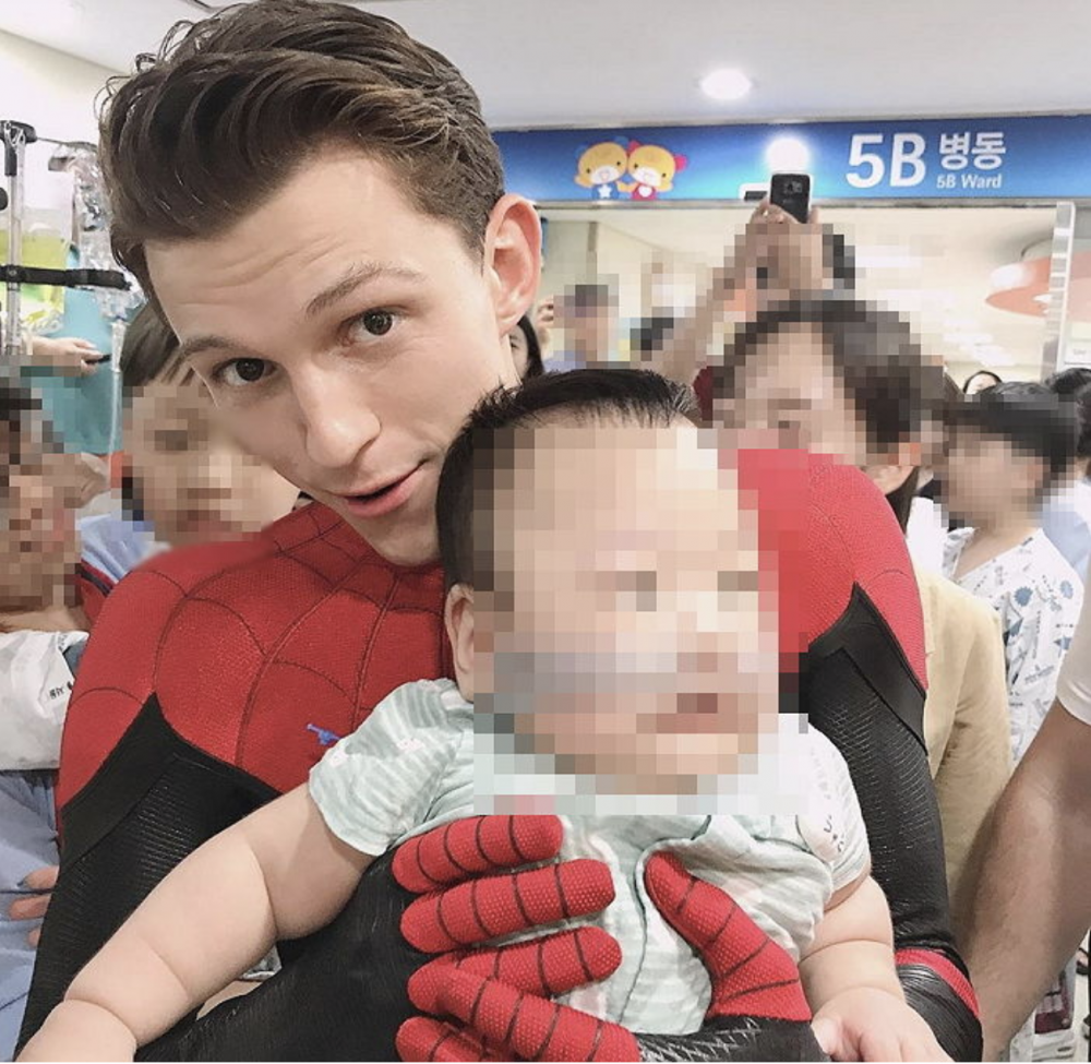 Tom Holland visits ill patients at the Seoul University Hospital dressed as  Spiderman | allkpop