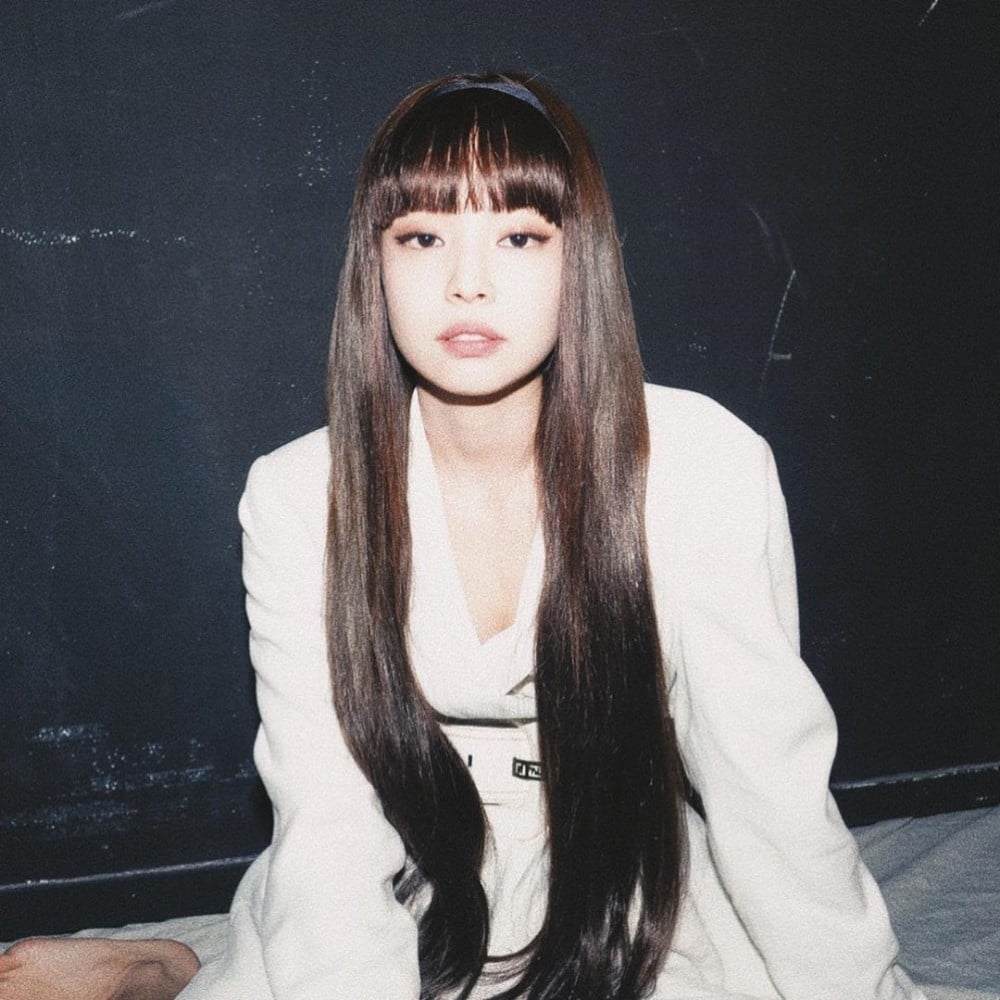  BLACKPINK  s Jennie  shows off her beautiful hair with bangs 