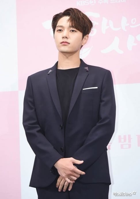 Kim Myung Soo (L)