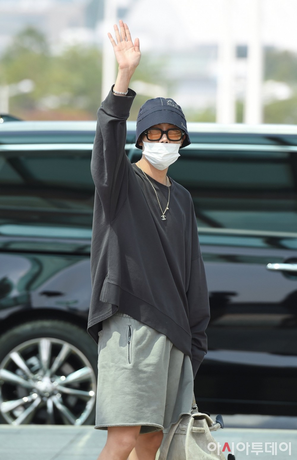 BTS J-hope approved ways to nail airport looks