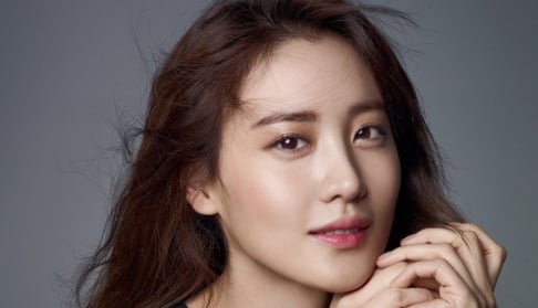Soo Hyun (Claudia Kim)