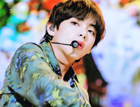 BTS, V