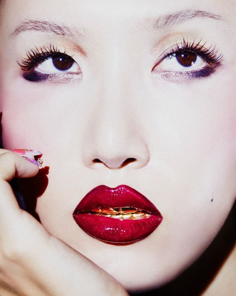 Хваса (MAMAMOO) в фотосессии для Vogue Korea