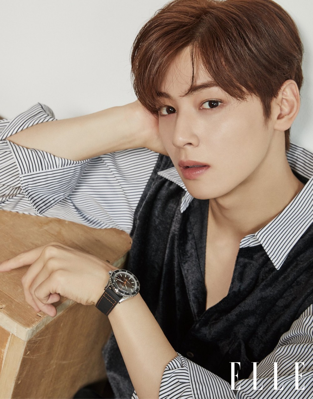 ASTRO's Cha Eun Woo is a warm heartthrob modeling 'Mido' luxury